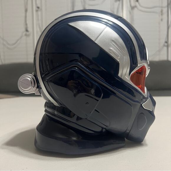 Captain America Brave New World Helmet Popcorn Bucket - Picture 5 of 8